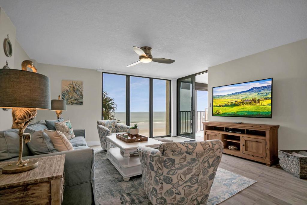 Upscale Oceanfront Condo with Panoramic Views Newly Renovated! - image 5