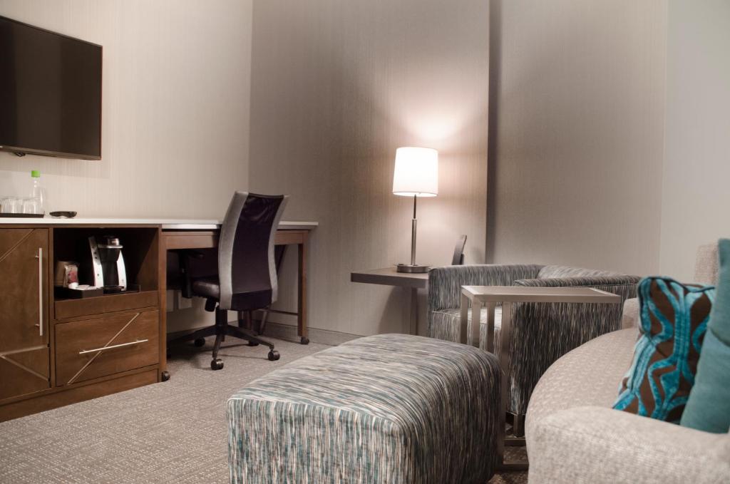 Courtyard by Marriott Minneapolis West - image 7