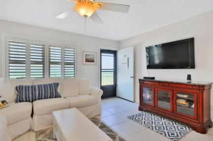 2 Bed 2 Bath Apartment in Tampa Bay - image 3