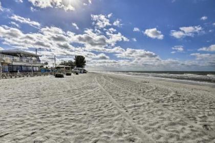 St Pete Condo with Heated Pool - Less Than 1 Mi to Beach!