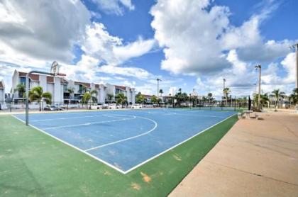 Madeira Beach Yacht Club Condo Walk to Shops! - image 4