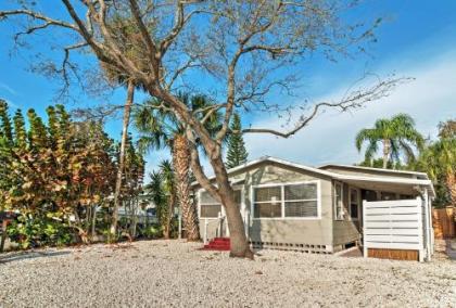 treasure Island Cottage Near Boardwalk and Beach St Pete Beach