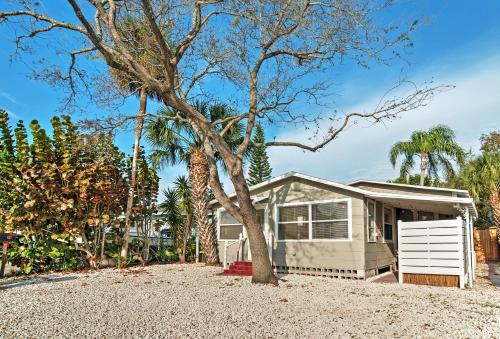 Treasure Island Cottage Near Boardwalk and Beach! - main image