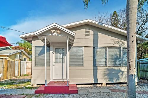 Quiet Cottage Less Than half Mile to Gulf Coast and Boardwalk! - main image