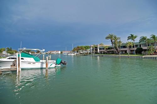 Quiet Cottage Less Than half Mile to Gulf Coast and Boardwalk! - image 3