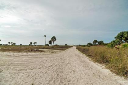 Quiet Cottage Less Than half Mile to Gulf Coast and Boardwalk! - image 5