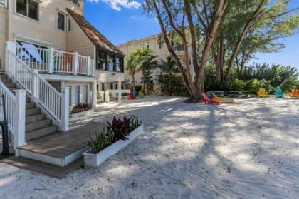 Beach Hugger 2 - Charming beach front cottage efficiency - image 2