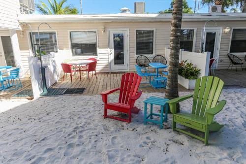 Beach Hugger 2 - Charming beach front cottage efficiency - image 3