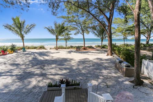 Spectacular Sunset Beach Home! Great for Weddings or Reunions! - image 4