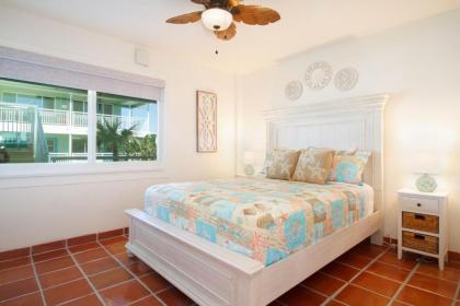 Tropic Terrace Suite #27 - Beachfront Rental condo - image 16