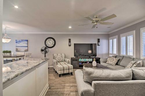 Elegant Condo with Pool Walk to Madeira Beach! - image 4