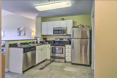 Condo with Marina View - Walk to Madeira Beach! - image 3