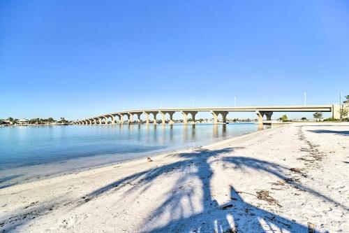 St Pete Condo with Lanai Pool and Beach Access - image 5