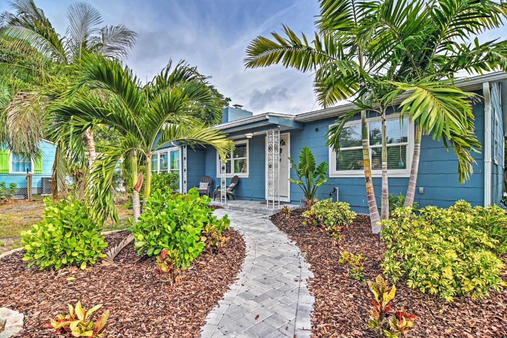 Cozy Jungle Escape Less Than 1 Mi to Gulfport Beach! - main image