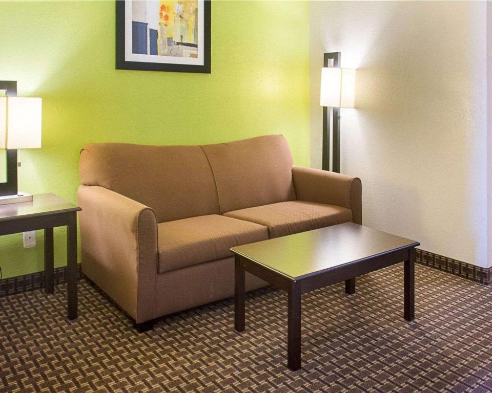 Quality Inn & Suites - image 6