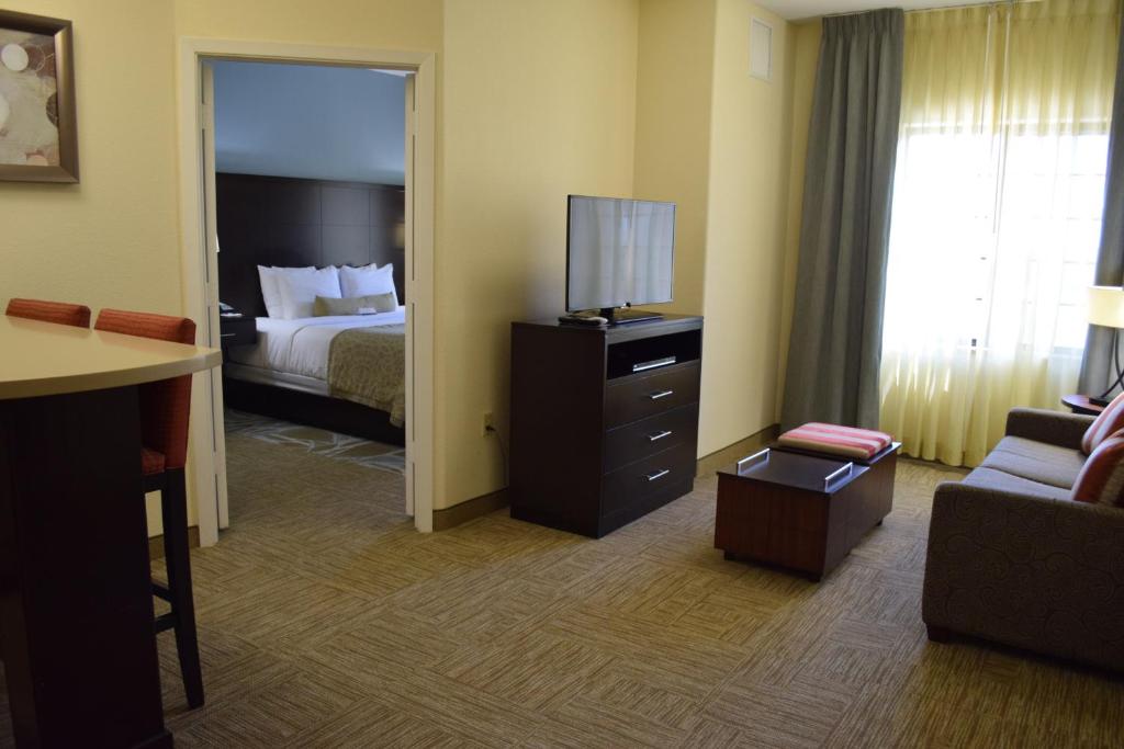 Staybridge Suites Houston Stafford - Sugar Land an IHG Hotel - image 4