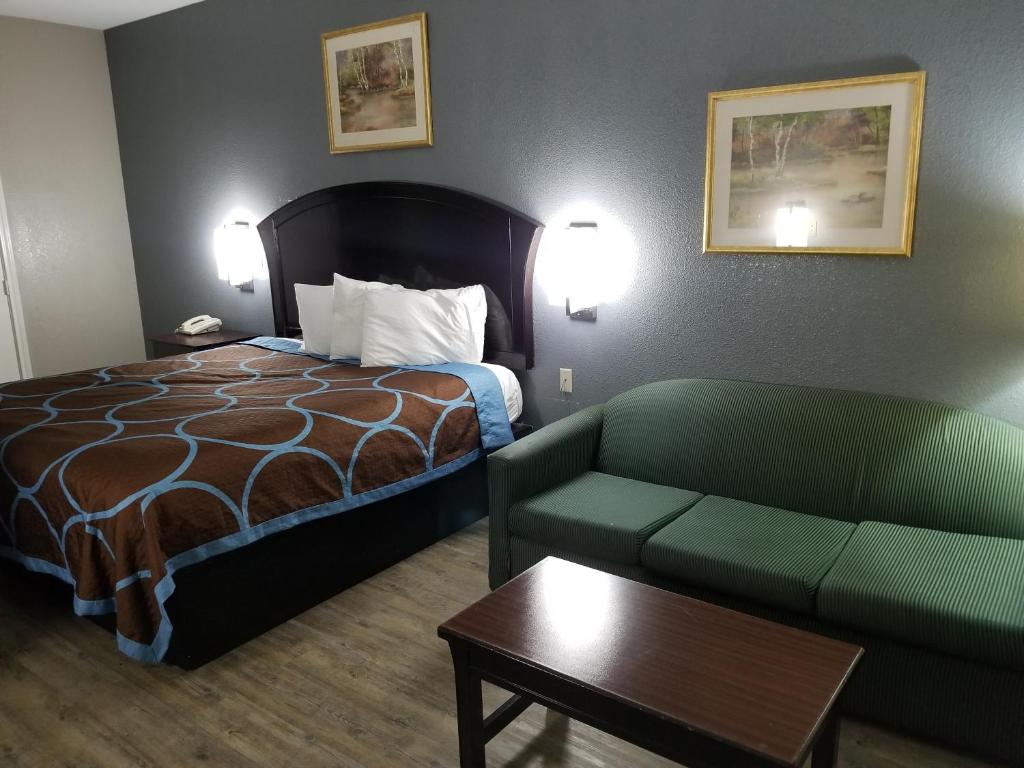 Executive Inn & Suites - main image