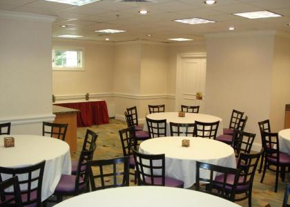 Hampton Inn & Suites Stamford - image 2