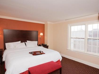 Hampton Inn & Suites Stamford - image 20