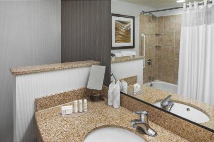 Courtyard by Marriott Stamford Downtown - image 12