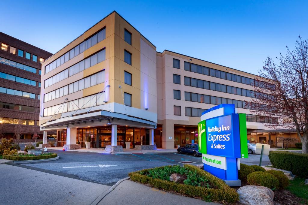 Holiday Inn Express Stamford an IHG Hotel - main image