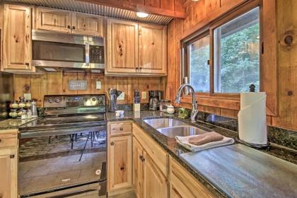 Secluded Stanardsville Cabin with 10 Acres and Hot Tub - image 11