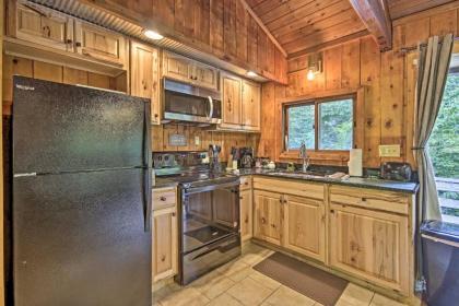 Secluded Stanardsville Cabin with 10 Acres and Hot Tub - image 12