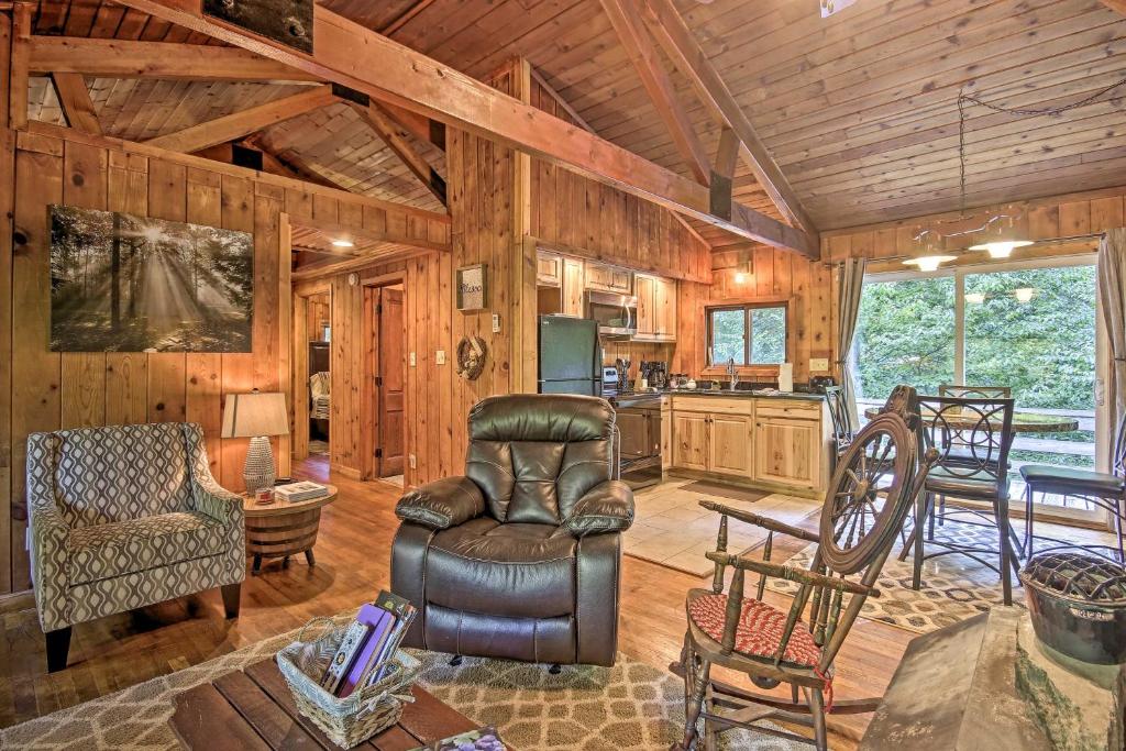 Secluded Stanardsville Cabin with 10 Acres and Hot Tub - image 5