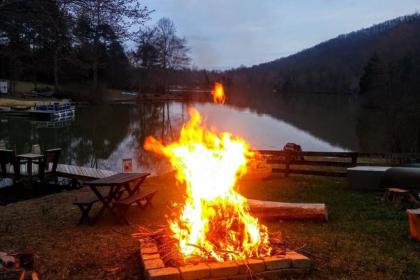 Lake Front Home 15 Min from BlueRidge Mountains. - image 11