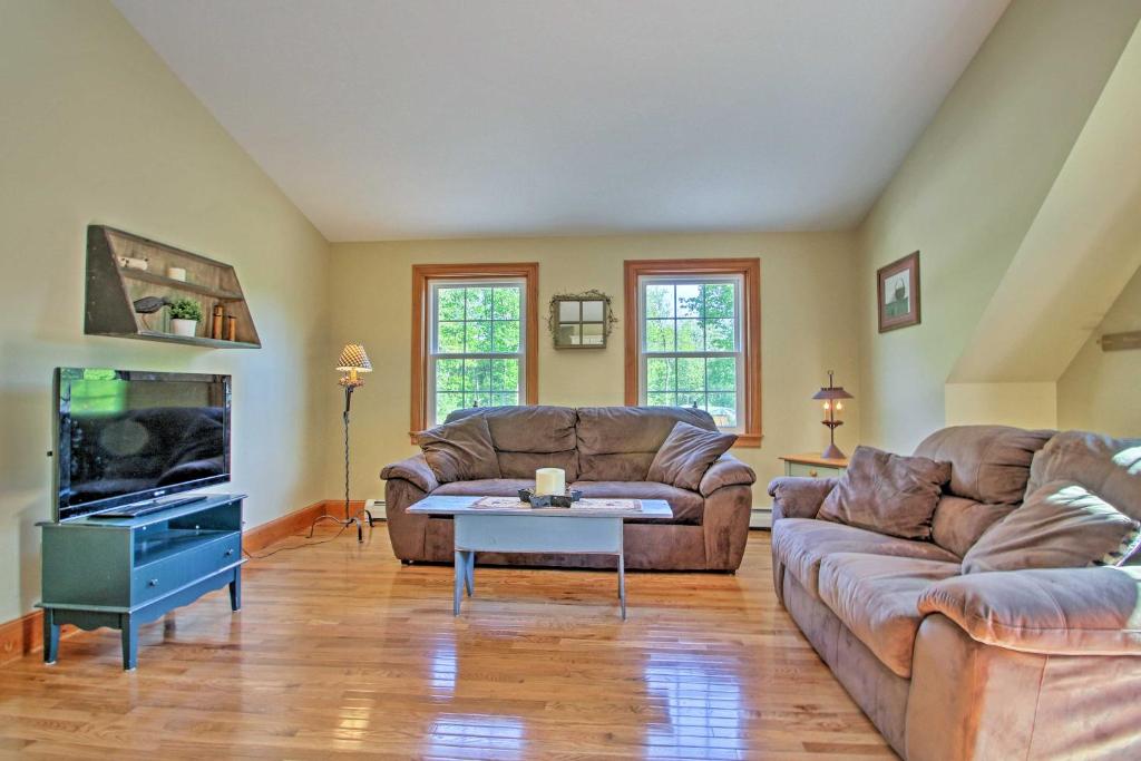 Standish Apartment with Deck - 2 Mi to Sebago Lake! - image 2