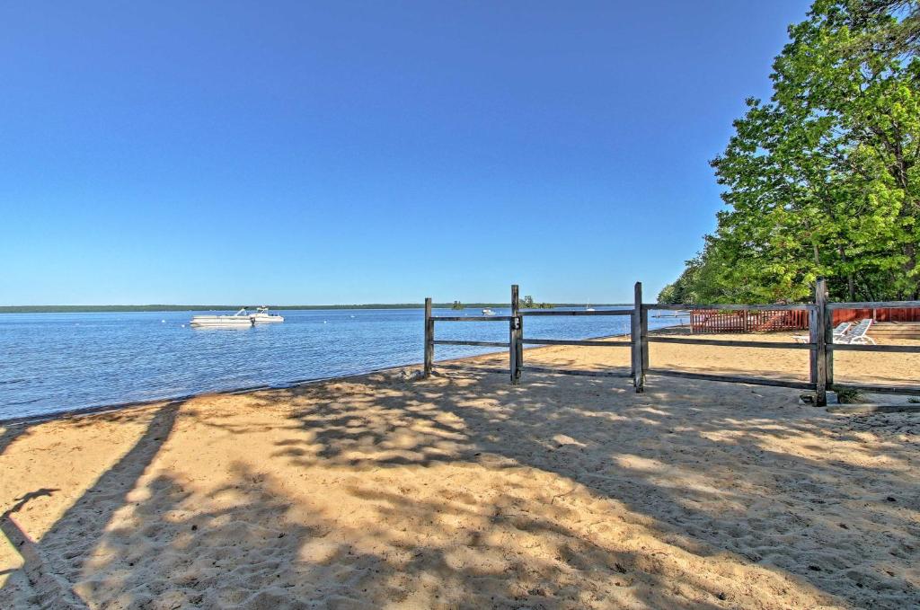 Standish Apartment with Deck - 2 Mi to Sebago Lake! - image 7