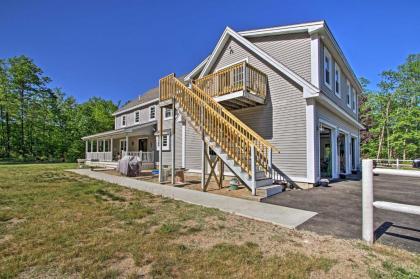 Standish Apartment with Deck - 2 Mi to Sebago Lake! - image 8