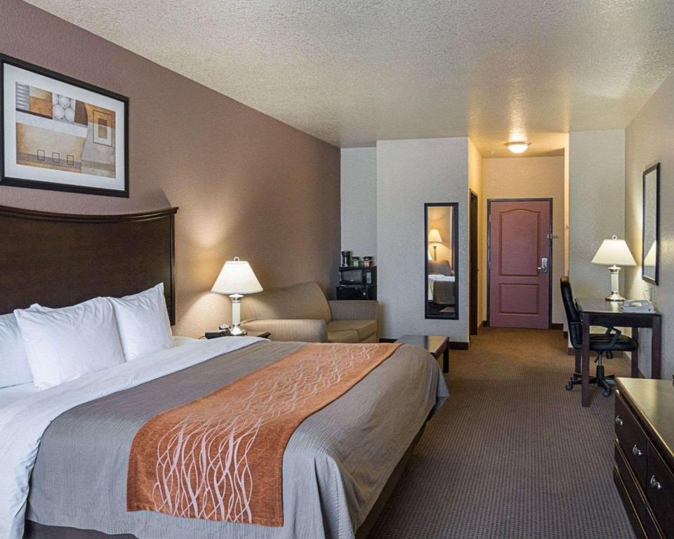 Comfort Inn I-20 Midland Stanton - image 3