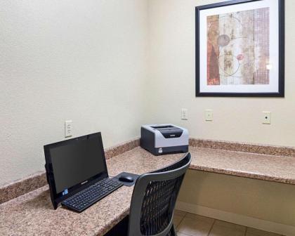 Comfort Inn I-20 Midland Stanton - image 9