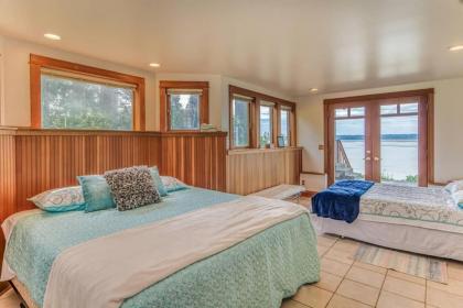 Warm Beach Bungalow - image 14