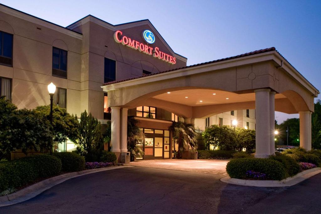 Comfort Suites - main image