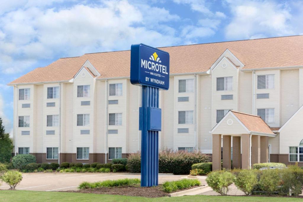 Microtel Inn & Suites by Wyndham Starkville - main image