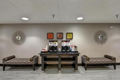 Hampton Inn State College - image 12