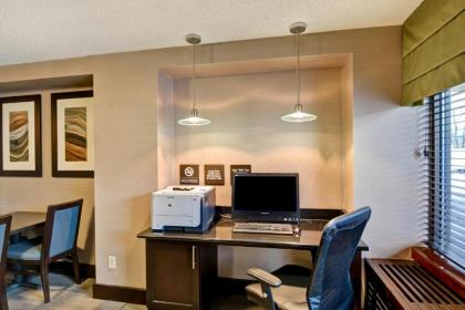 Hampton Inn State College - image 2