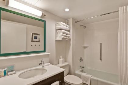 Hampton Inn State College - image 6