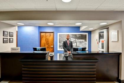 Hampton Inn State College - image 8