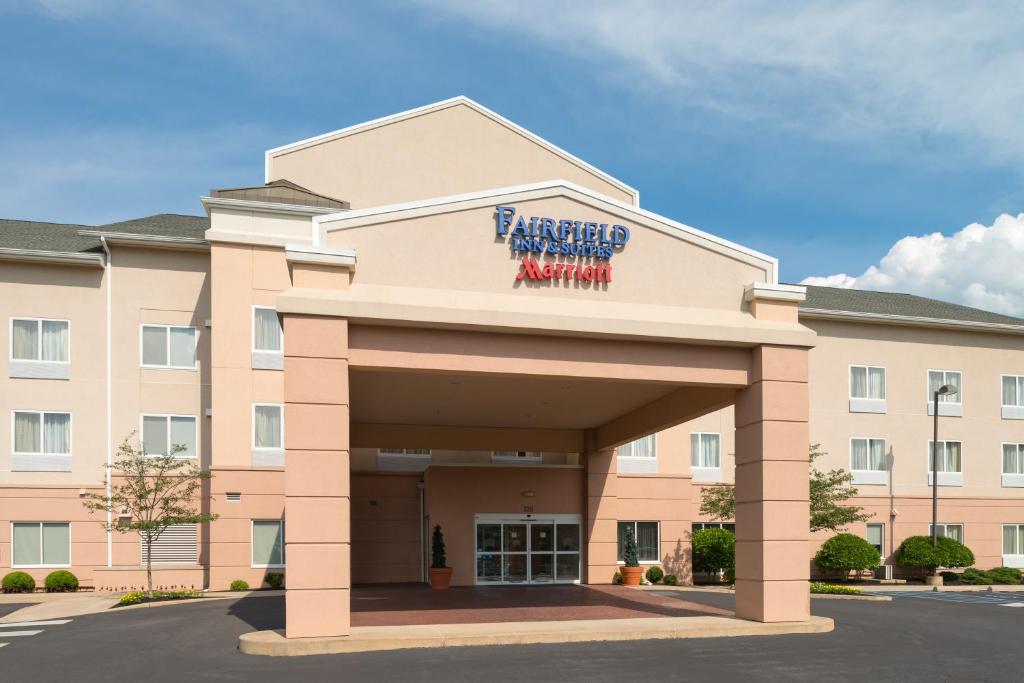 Fairfield Inn & Suites by Marriott State College - main image