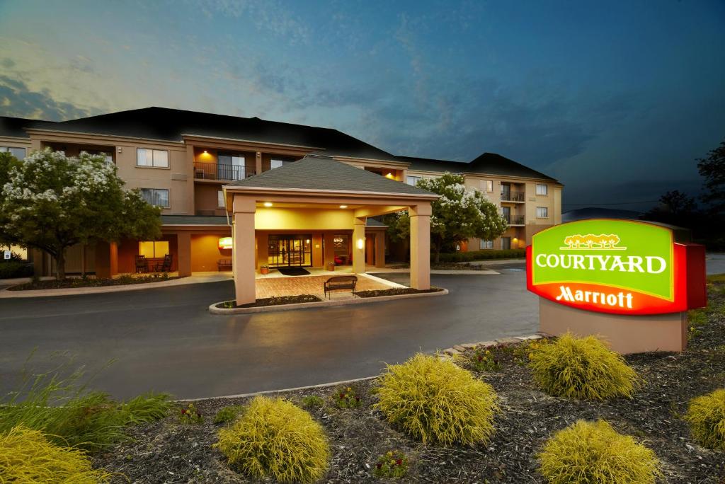 Courtyard by Marriott State College - main image