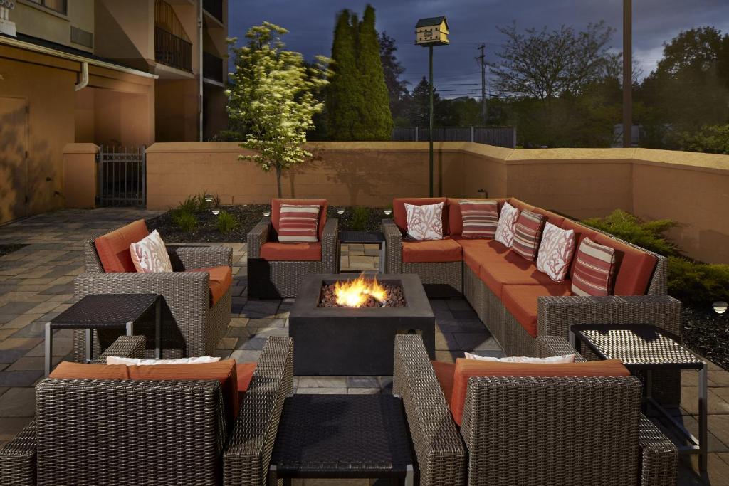 Courtyard by Marriott State College - image 2