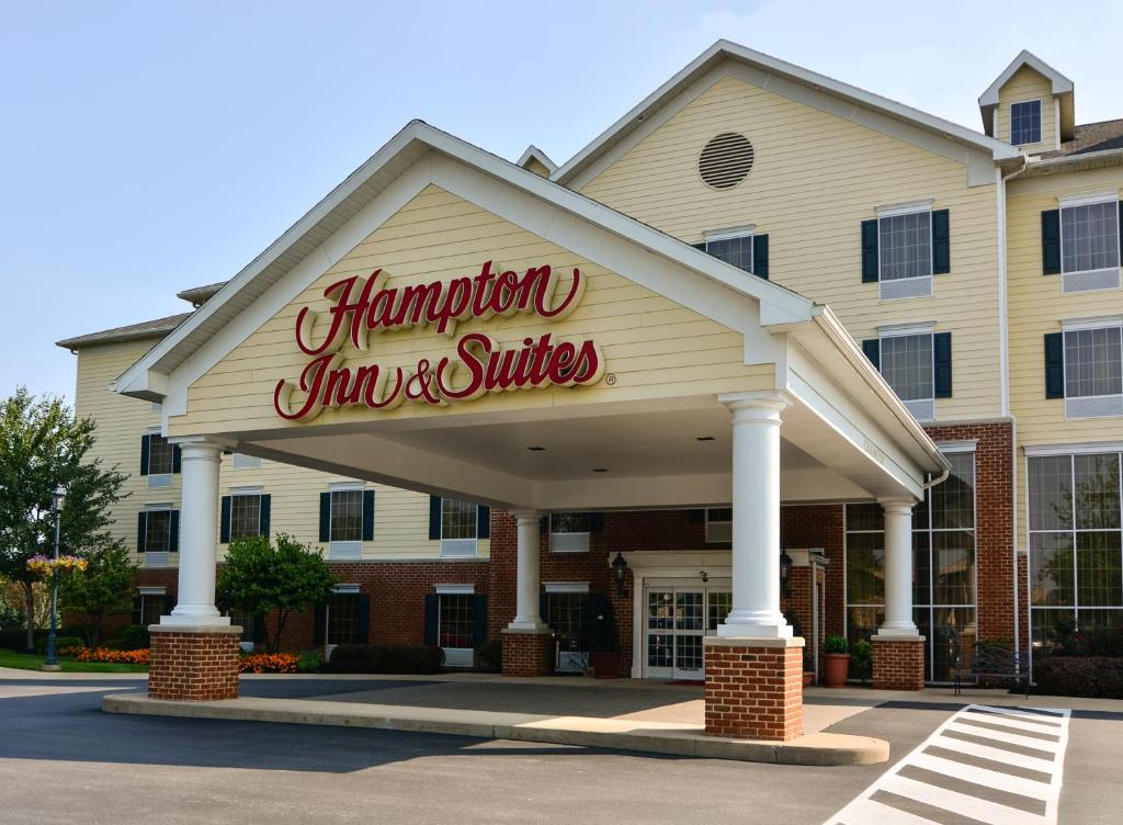 Hampton Inn & Suites State College at Williamsburg Square - main image