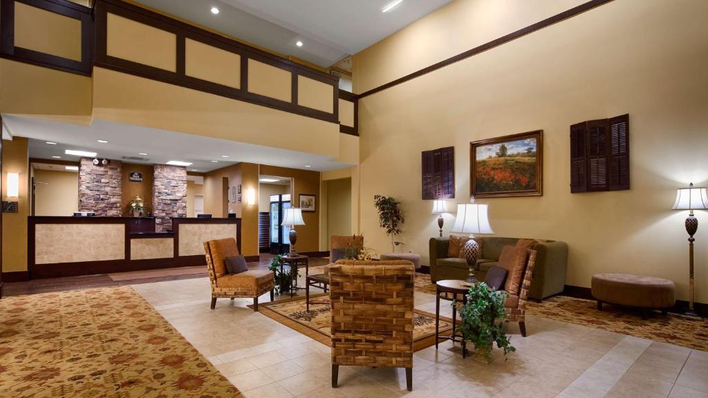 Best Western PLUS University Park Inn & Suites - image 7