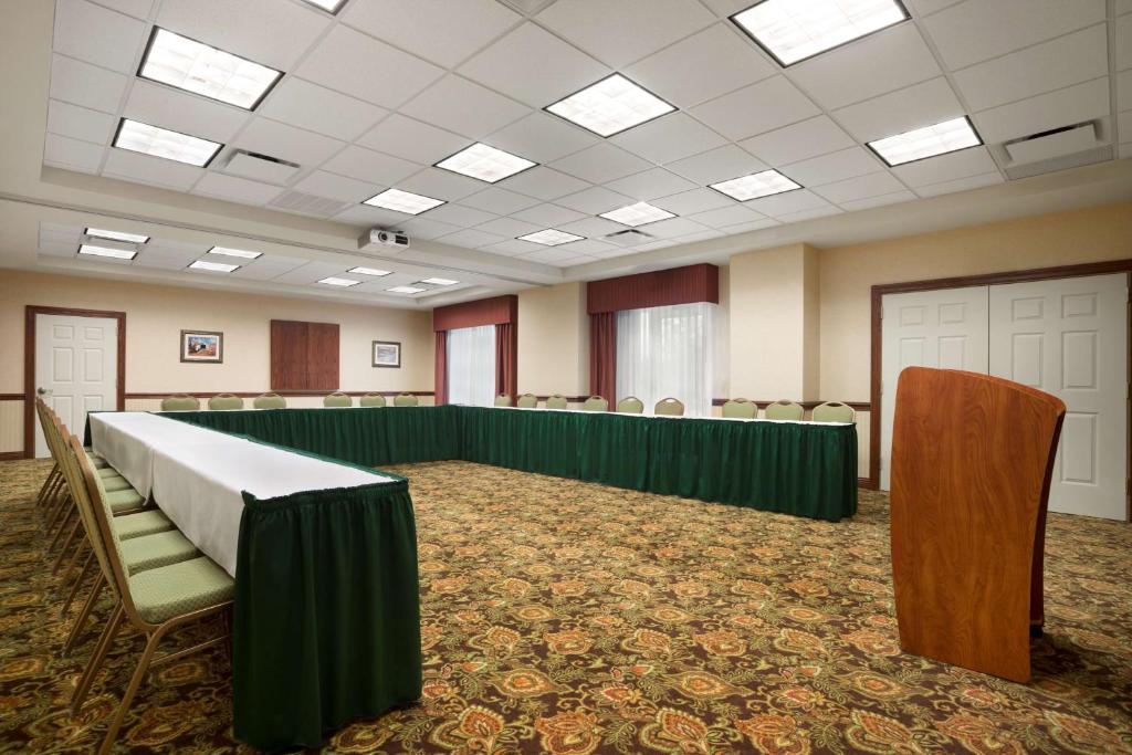 Country Inn & Suites by Radisson State College (Penn State Area) PA - main image