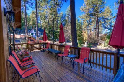 Smokey Joes by Lake Tahoe Accommodations - image 11