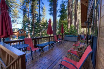 Smokey Joes by Lake Tahoe Accommodations - image 12