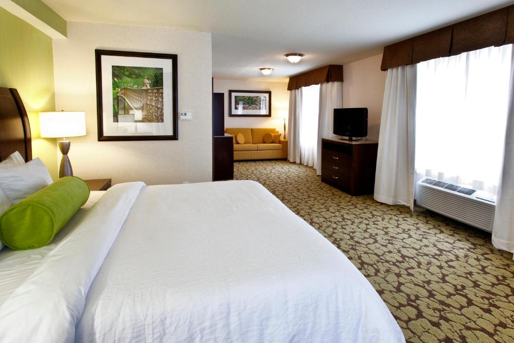 Hilton Garden Inn New York/Staten Island - image 2